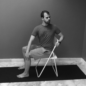 Bharadvajasana cadeira