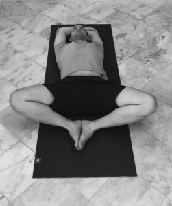 Supta badha konasana