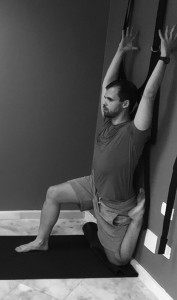 eka pada urdva virasana