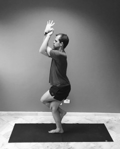 garudhasana lado