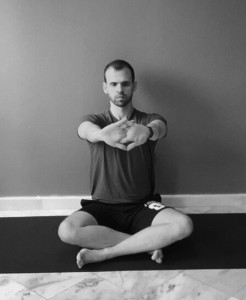 parvattasana frente