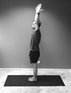 urdhva hastasana lado
